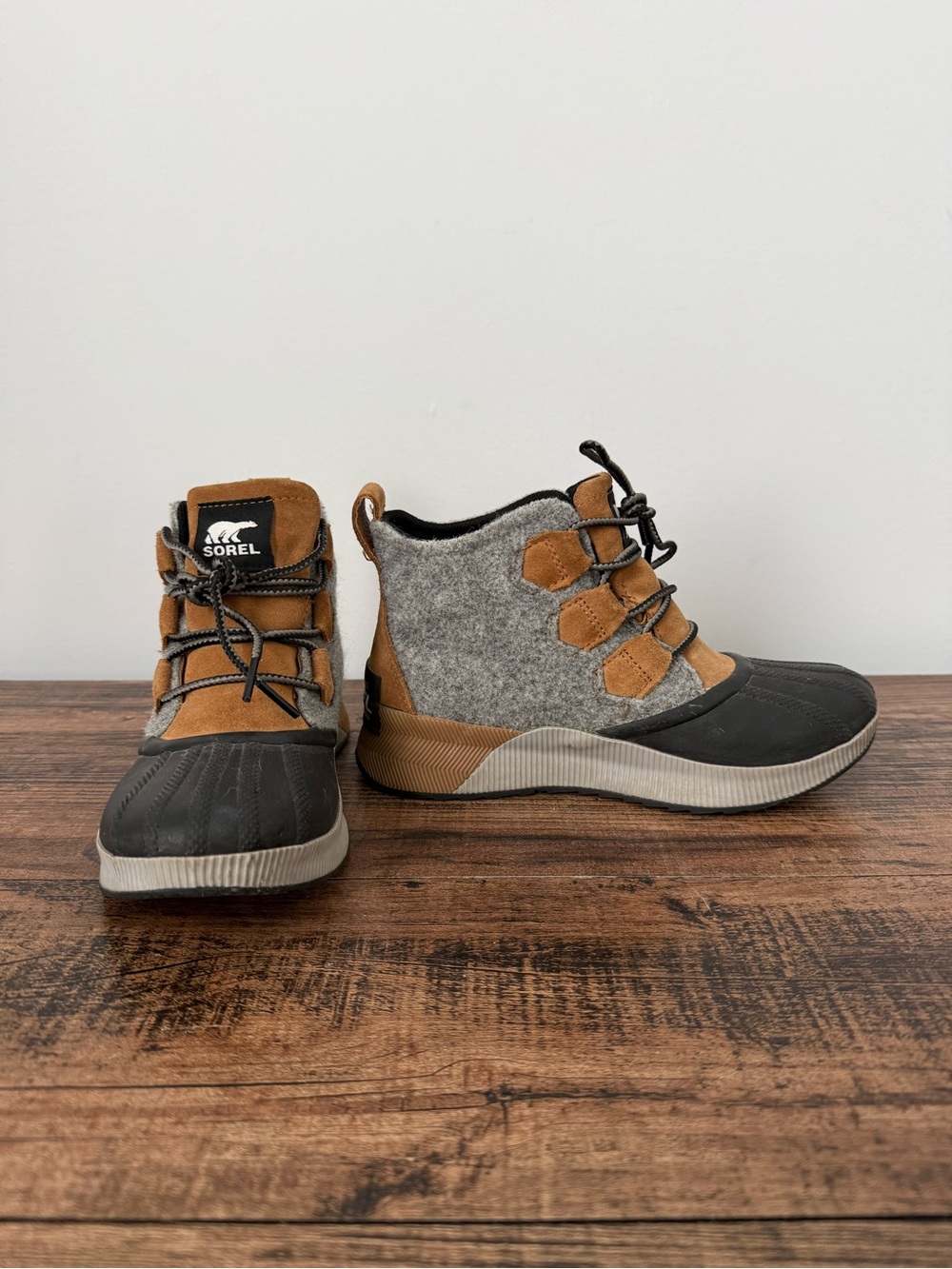 Sorel Out N About Waterproof Duck Boots Gray Felt Brown Suede Winter Rain Boots